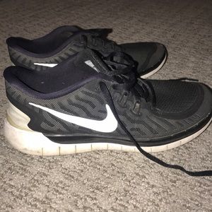 Black Nike running shoes size 9